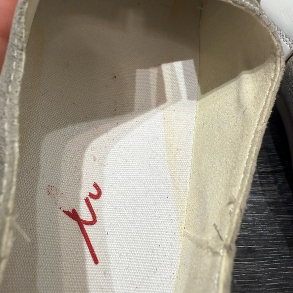 ED Ellen Degeneres Garstin Silver/White Slip On Loafer Sneakers Size 6 - Picture 11 of 15